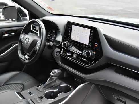 Used 2022 Toyota Highlander XSE image 46