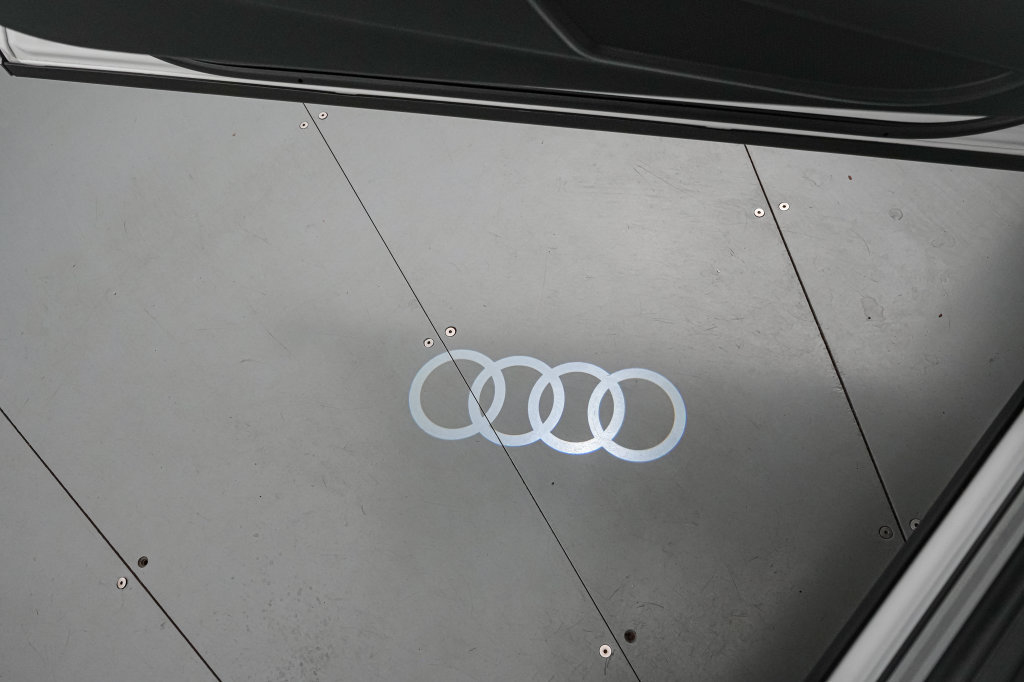 Used 2023 Audi Q5 2.0T Premium w/ Convenience Package AWD/4WD image 11