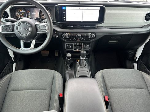 Used 2025 Jeep Wrangler Sahara image 15