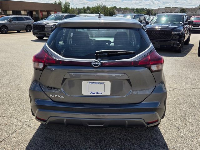 Used 2024 Nissan Kicks S FWD image 11