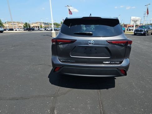 Certified 2025 Toyota Highlander XLE AWD/4WD image 4