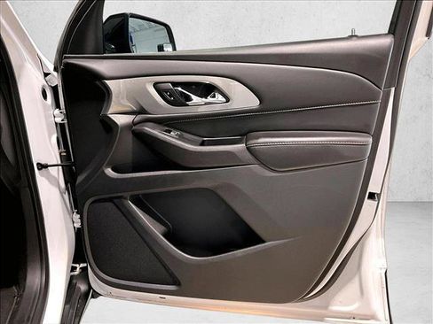 Used 2021 Chevrolet Traverse LS FWD image 19