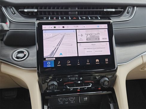 Certified 2024 Jeep Grand Cherokee Limited image 17