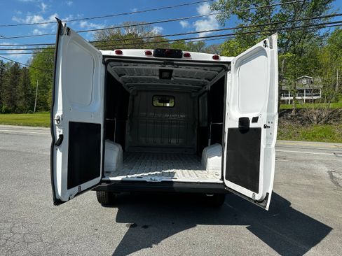 Used 2025 RAM ProMaster 2500 w/ Convenience Group FWD image 17