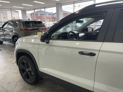 New 2026 Volkswagen Taos SE AWD/4WD image 14