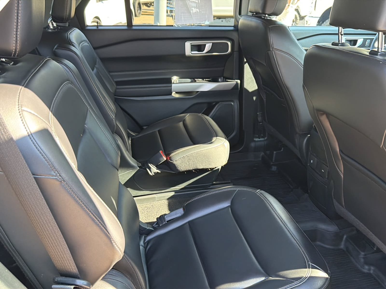 Used 2023 Ford Explorer XLT w/ Equipment Group 202A AWD/4WD image 11