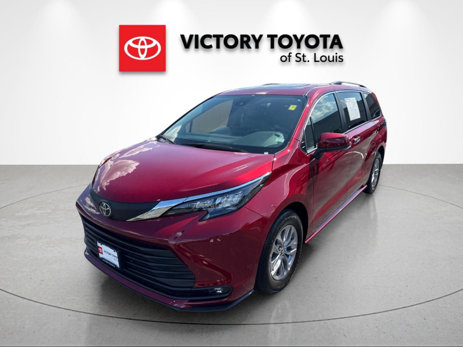 Used 2026 Toyota Sienna XLE FWD image 7