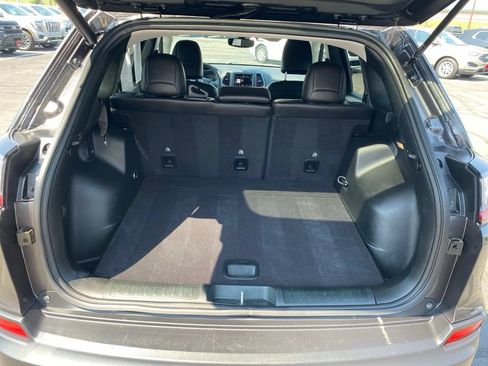 Used 2023 Jeep Cherokee Altitude Lux AWD/4WD image 26
