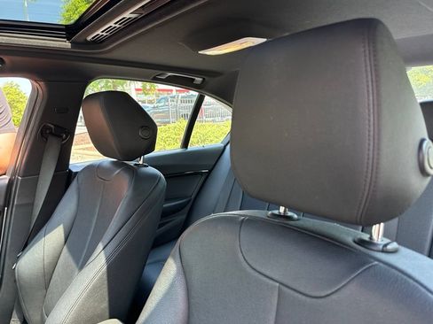 Used 2018 BMW 330i xDrive Sedan AWD/4WD image 8
