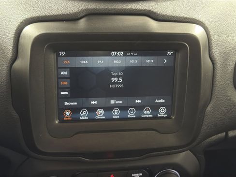 Used 2019 Jeep Renegade Latitude image 18