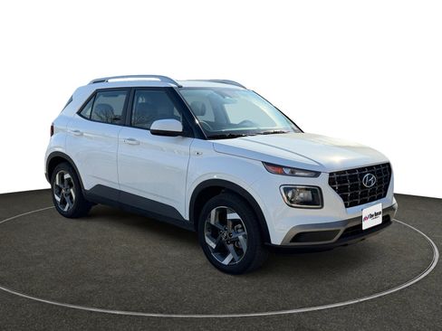 Certified 2025 Hyundai Venue SEL image 9