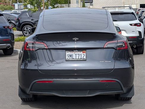 Used 2024 Tesla Model Y Long Range AWD/4WD image 10