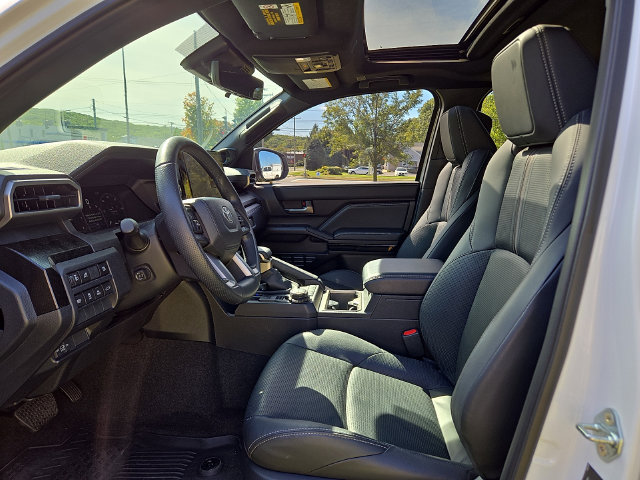 Used 2025 Toyota 4Runner Limited w/ Tow Technology Package AWD/4WD image 2