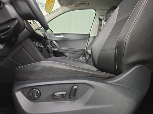 Used 2021 Volkswagen Tiguan SEL AWD/4WD image 33