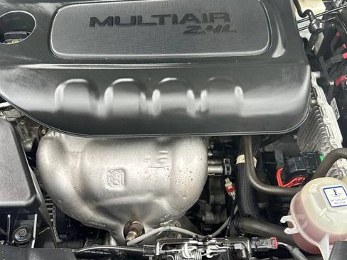 Used 2021 Jeep Cherokee Latitude Plus FWD image 11