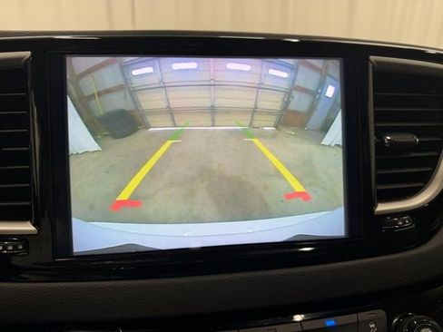 Used 2024 Chrysler Pacifica Touring-L FWD image 20