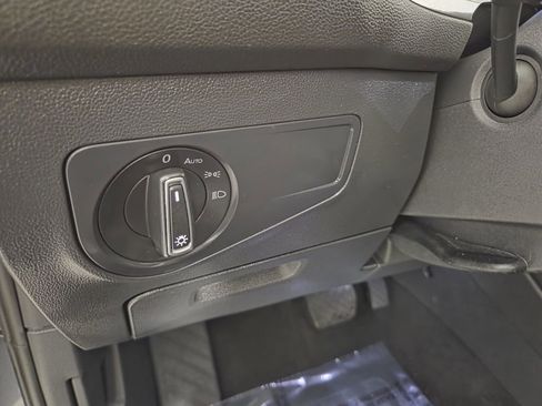 Used 2024 Volkswagen Tiguan SE image 26