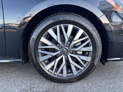 Used 2023 Nissan Altima 2.5 SV image 9