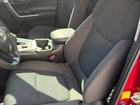 Used 2019 Toyota RAV4 LE AWD/4WD image 12