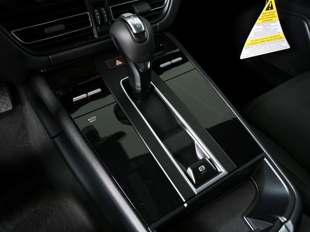 Certified 2026 Porsche Macan AWD/4WD image 16
