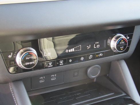 New 2025 Mitsubishi Outlander SE image 19