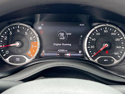 Used 2023 Jeep Renegade Latitude AWD/4WD image 35