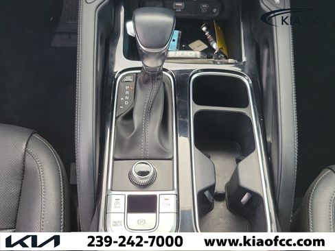 Certified 2024 Kia Telluride EX w/ EX Captain's Chair Package FWD image 21