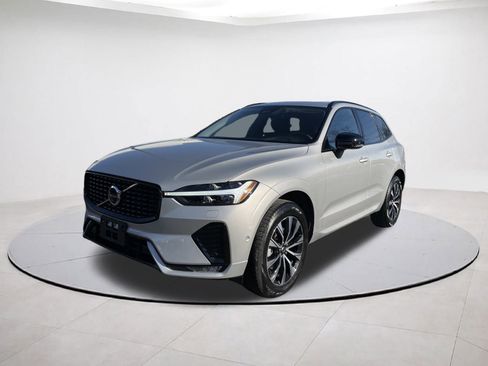 Used 2025 Volvo XC60 B5 Plus image 3