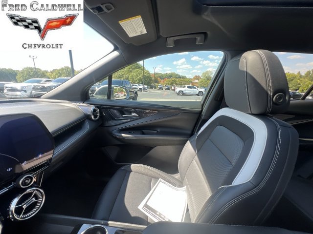 Used 2025 Chevrolet Blazer EV LT AWD/4WD image 11