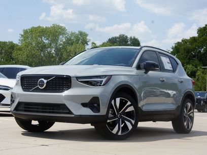 New 2026 Volvo XC40 B5 Ultra w/ Protection Package Premier