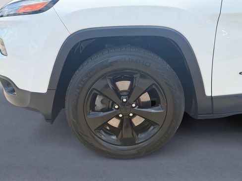 Used 2015 Jeep Cherokee Latitude w/ Comfort/Convenience Group AWD/4WD image 8