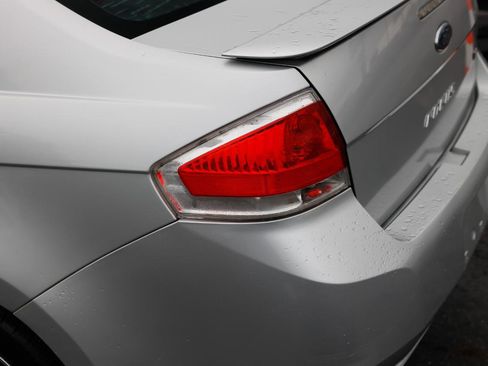 Used 2010 Ford Focus SE FWD image 24