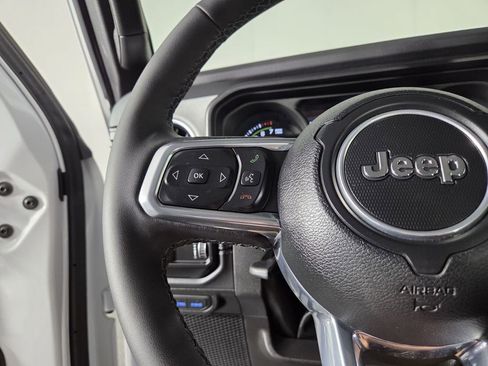 Certified 2025 Jeep Wrangler Sahara image 19