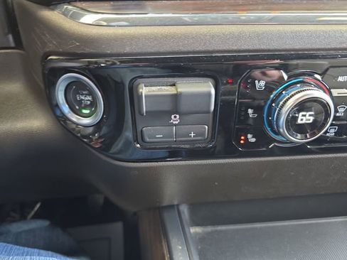 Used 2024 GMC Sierra 1500 SLT w/ SLT Premium Plus Package image 23