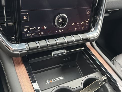 Certified 2025 GMC Yukon Denali image 23