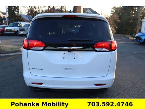 Used 2024 Chrysler Voyager LX FWD image 8