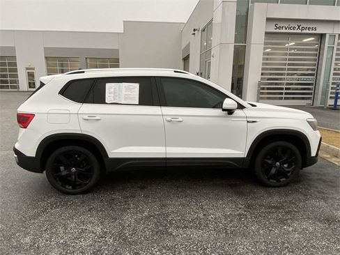 Certified 2023 Volkswagen Taos SE w/ Black Wheel Package image 8