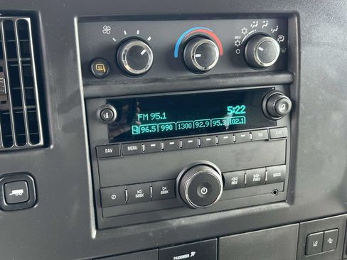 Used 2026 GMC Savana 3500 LT w/ LT Preferred Equipment Group RWD image 26