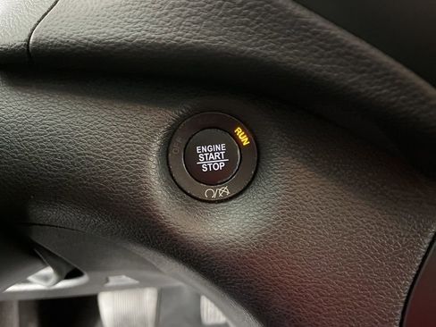 Used 2021 Jeep Cherokee Limited image 35