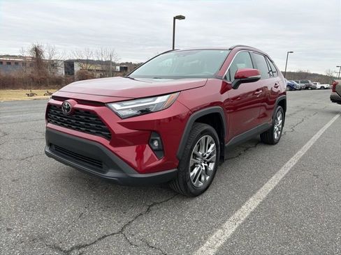 Used 2023 Toyota RAV4 XLE Premium image 4