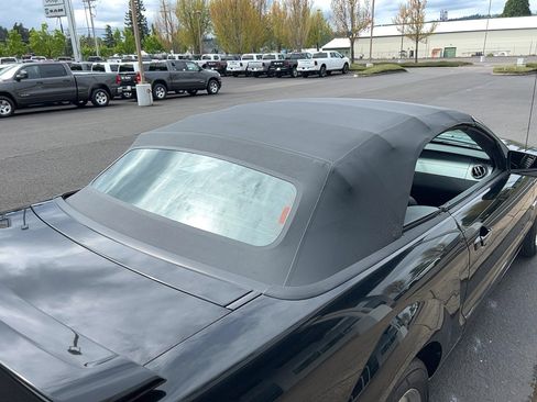 Used 2006 Ford Mustang GT Premium image 11