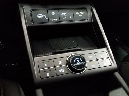Certified 2025 Hyundai Kona Limited AWD/4WD image 8
