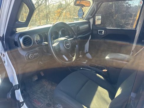 Used 2018 Jeep Wrangler Sport image 9