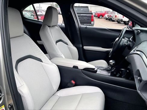 Used 2019 Lexus UX 250h w/ Premium Package image 8