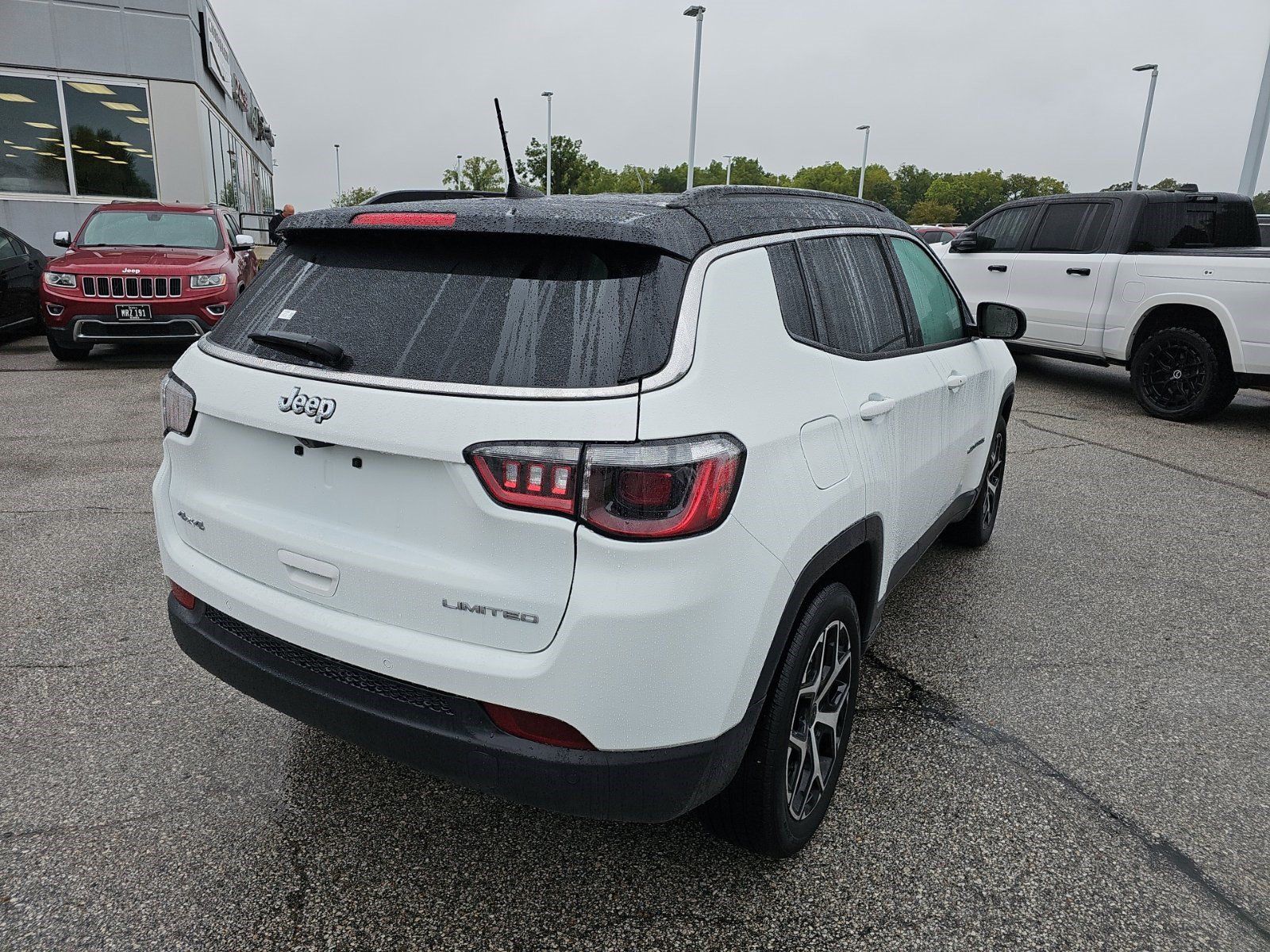 Used 2025 Jeep Compass Limited AWD/4WD image 6