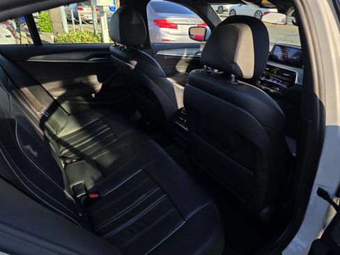 Used 2019 BMW 530e w/ M Sport Package image 16