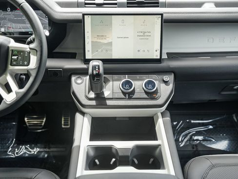 Used 2025 Land Rover Defender 110 S AWD/4WD image 13