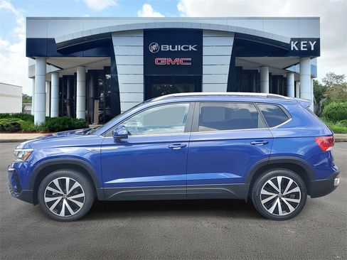 Used 2022 Volkswagen Taos SE image 4