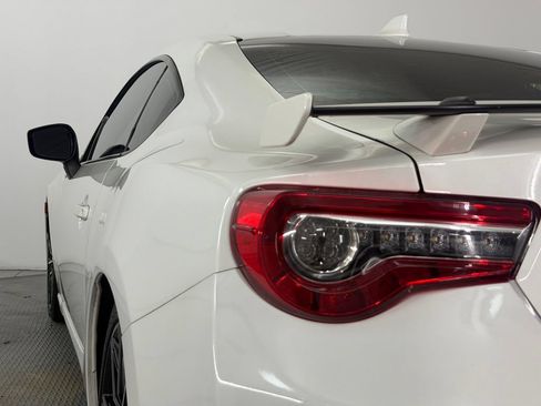 Used 2017 Subaru BRZ Premium w/ Popular Package #3 RWD image 48
