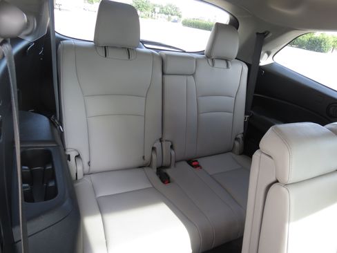 Used 2016 Honda Pilot Touring image 39